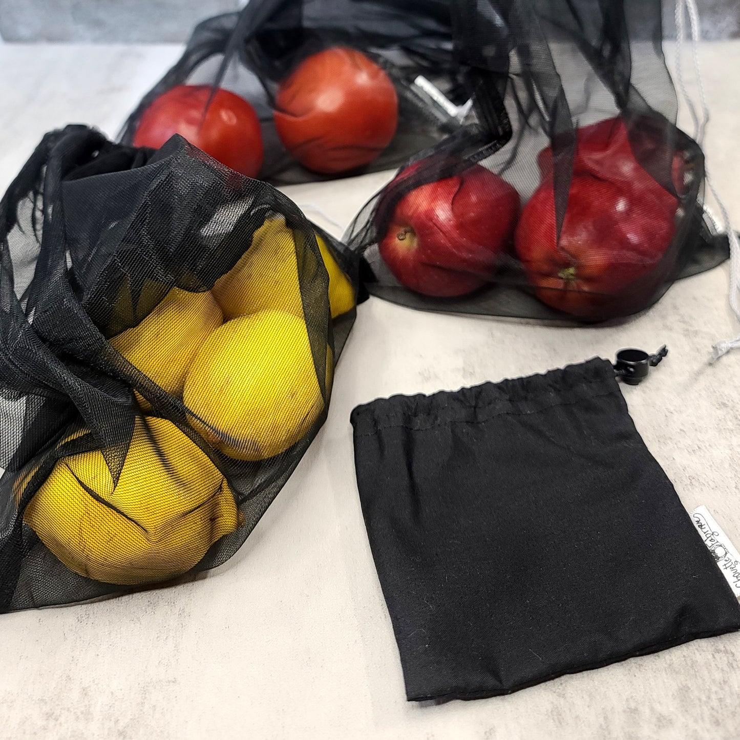 TRIO - 3 Sacs réutilisables pour fruits/légumes en filet noir AVEC Pochette de rangement noire