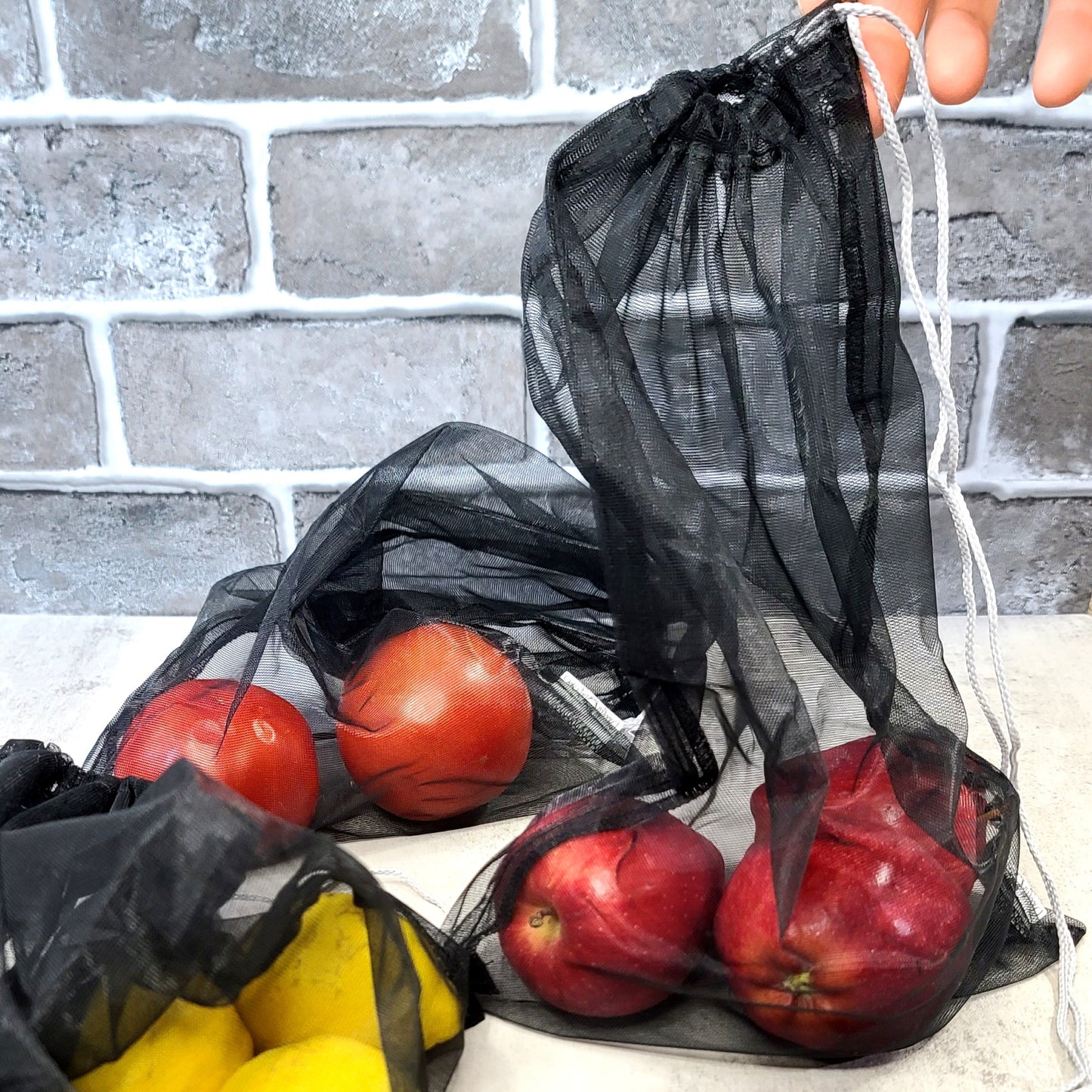 TRIO - 3 Sacs réutilisables pour fruits/légumes en filet noir AVEC Pochette de rangement noire